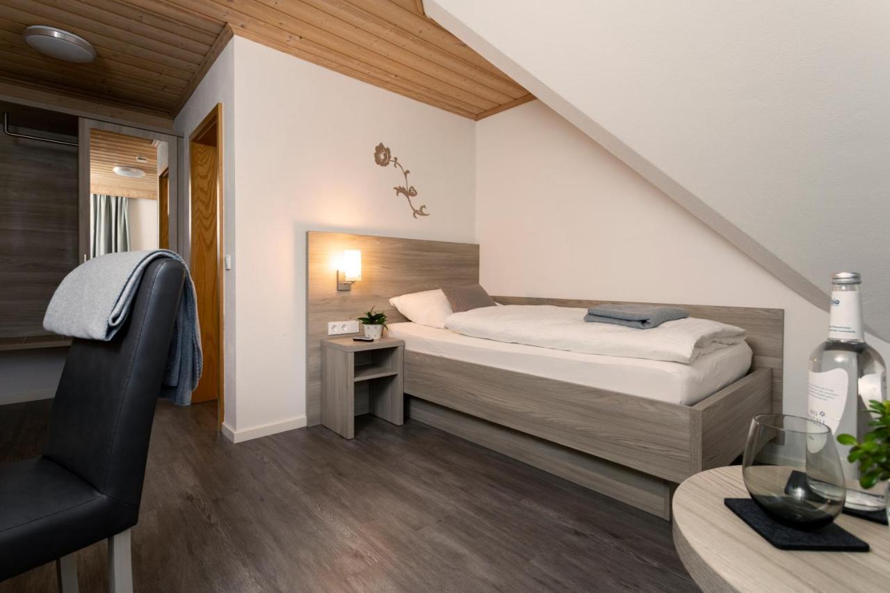 Hotel am Ludwigskanal Wendelstein Bagian luar foto